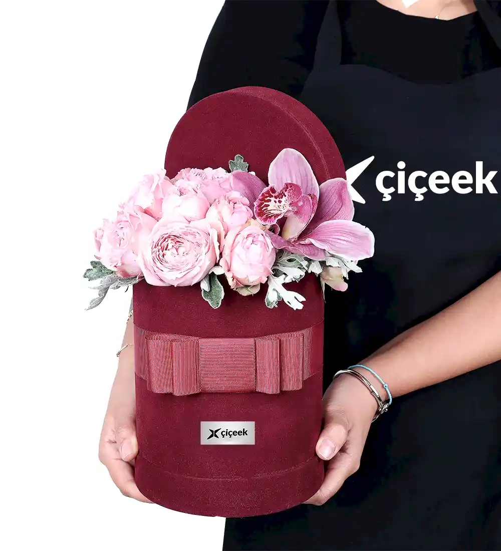 Bordo Kadife Kutuda Pembe Özel Çardak Güller Ve Orkide Aranjmanı